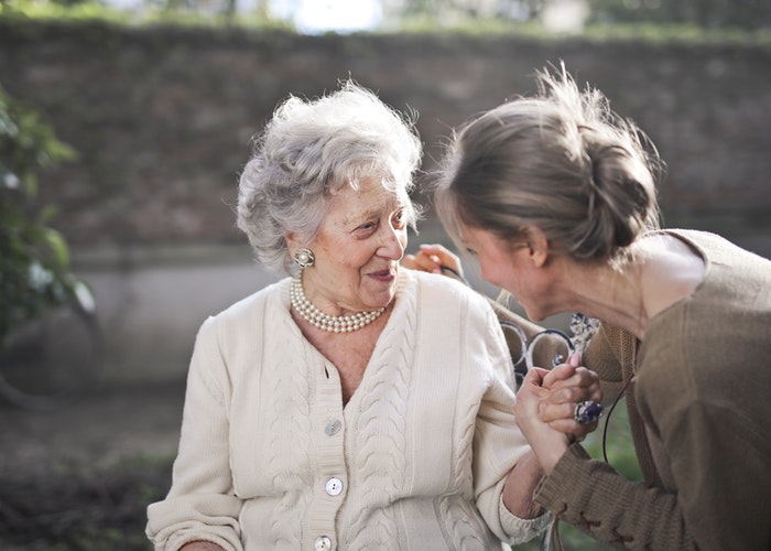 SSCG01 - Atención sociosanitaria a personas  dependientes con Alzheimer u otras  demencias en instituciones sociales